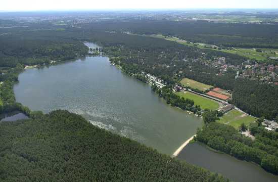 MOTIV:Luftaufnahme Dechsendorfer Weiher Erlangen PHOTO:BERND BÖHNER Veröffentlichung nur nach vorheriger Vereinbarung RESSORT:ERLANGEN EN DATUM: